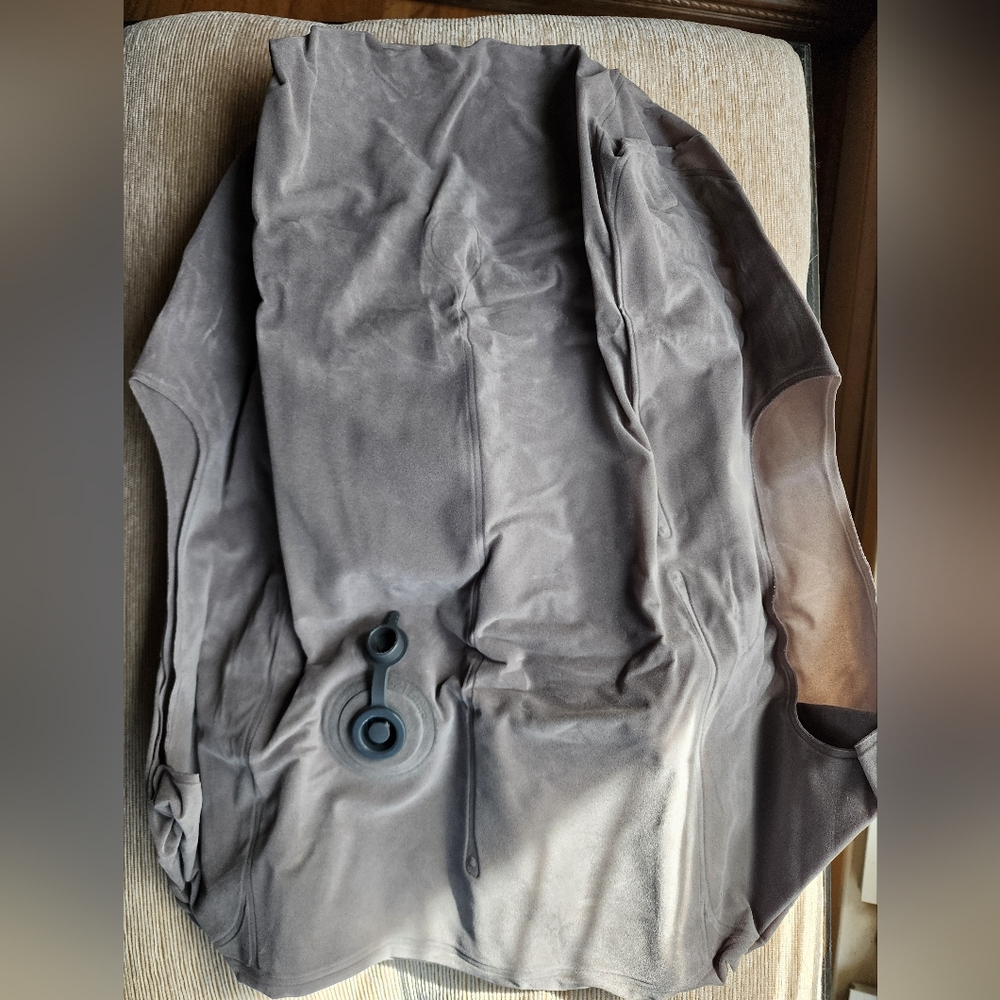 NEW Travel Pillow With Carrying Case, Inflatable, NEW Without Tags - Picture 5 of 5